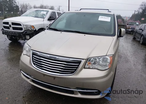 2016 Chrysler Town & Country Touring z USA, uszkodzony, nr VIN 2C4RC1BG0GR237747